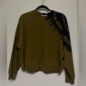 Green/blue crew neck sweatshirt